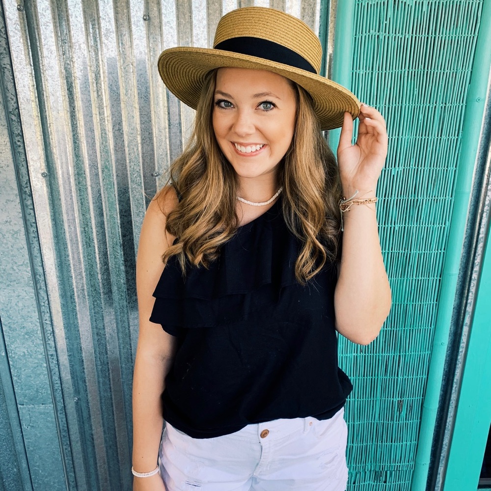 Meet your Posher, Livia